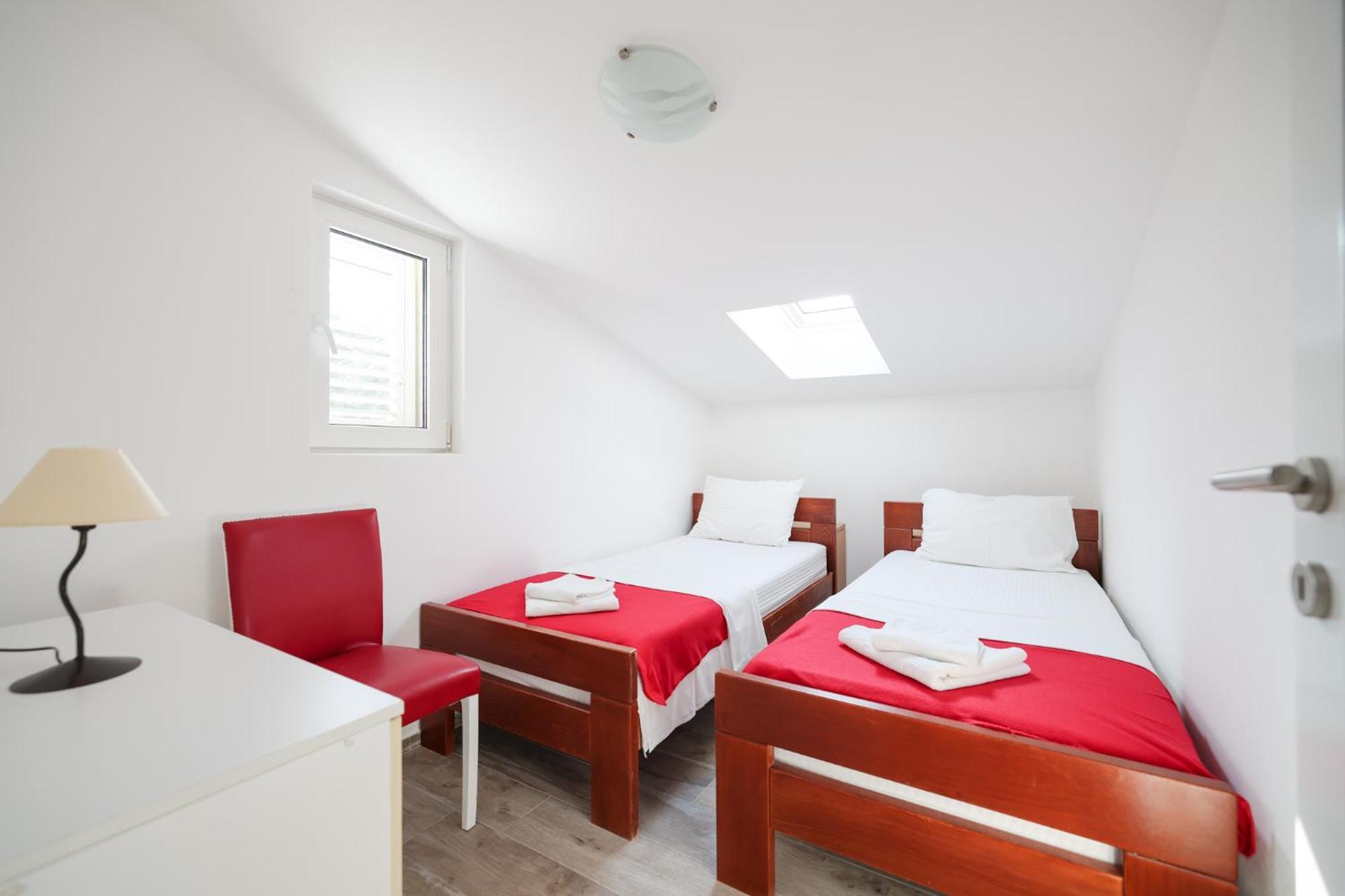 Rooms Malic Petrcane Bilik gambar